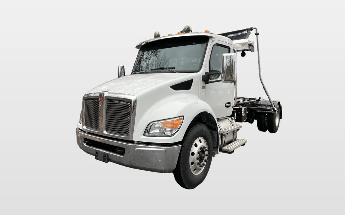 2025 Kenworth T280 — photo 1