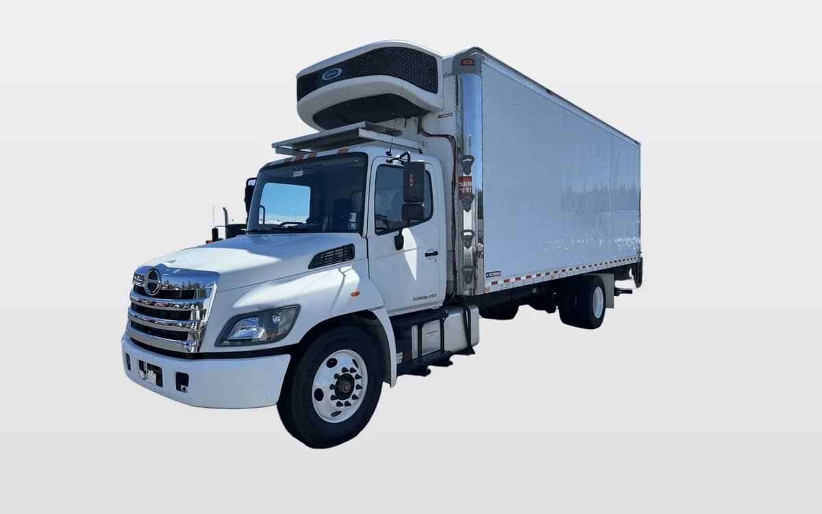 2018 Hino 338 — photo 1