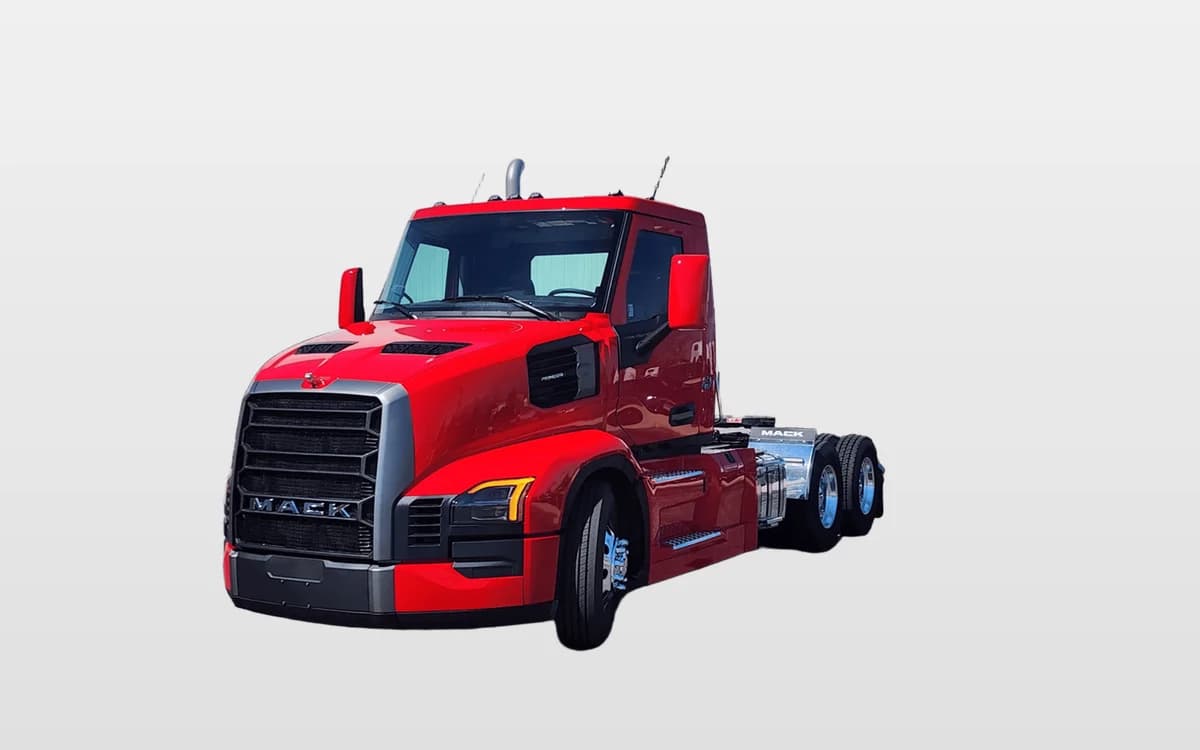 2027 Mack Pioneer — photo 1