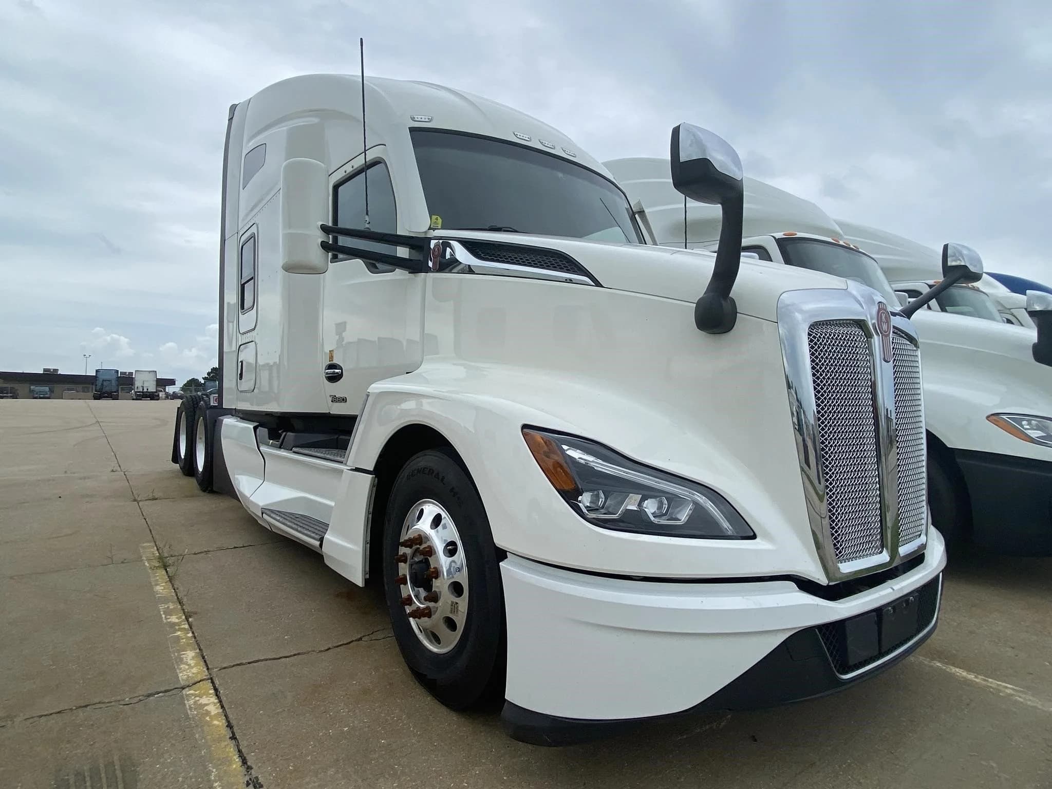 2023 Kenworth T680