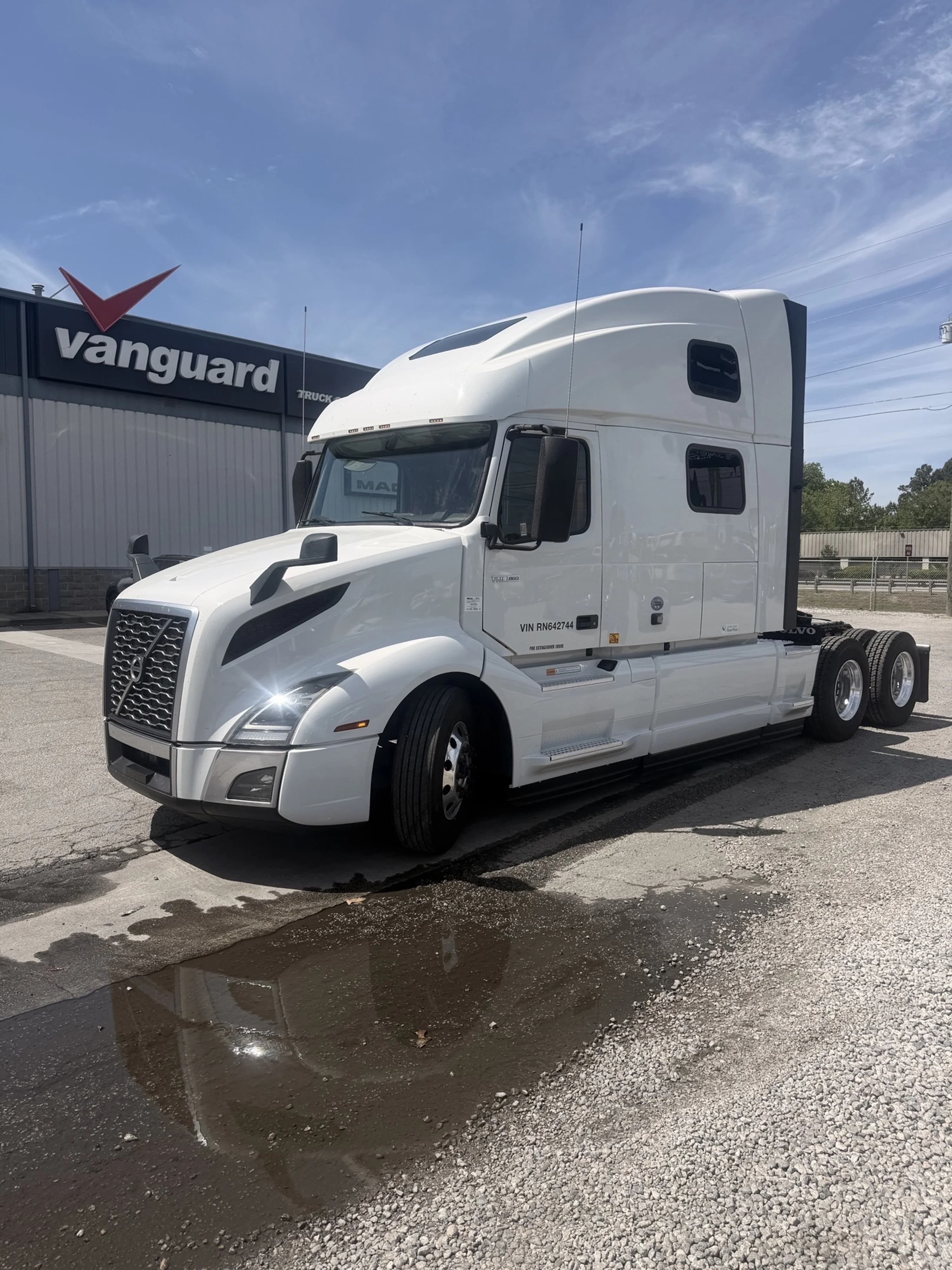 2024 Volvo VNL 860