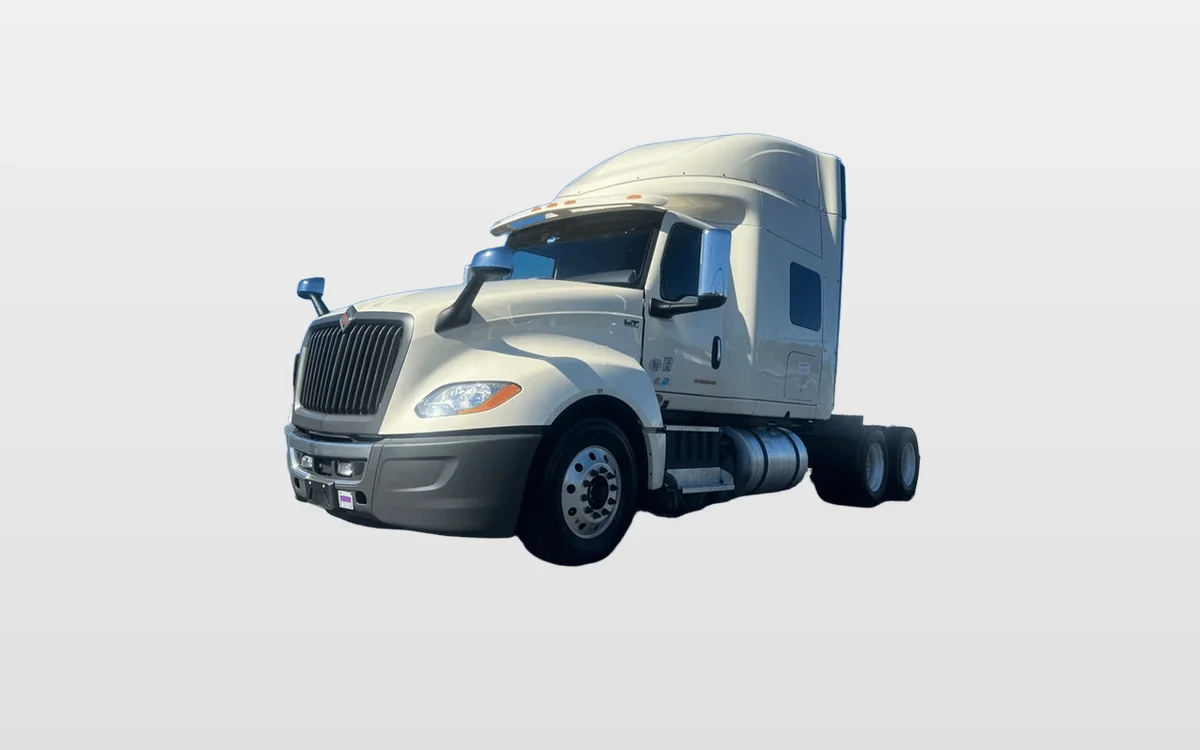 2022 International LT — photo 1