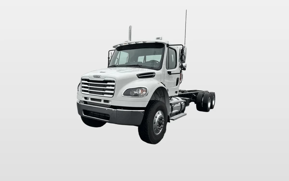 2025 Freightliner M2 106 — photo 1