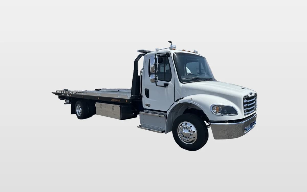 2025 Freightliner M2 106 — photo 1