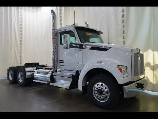 2027 Kenworth T880