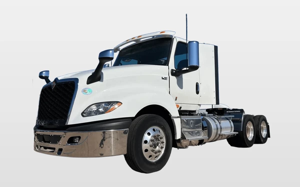 2025 International LT — photo 1