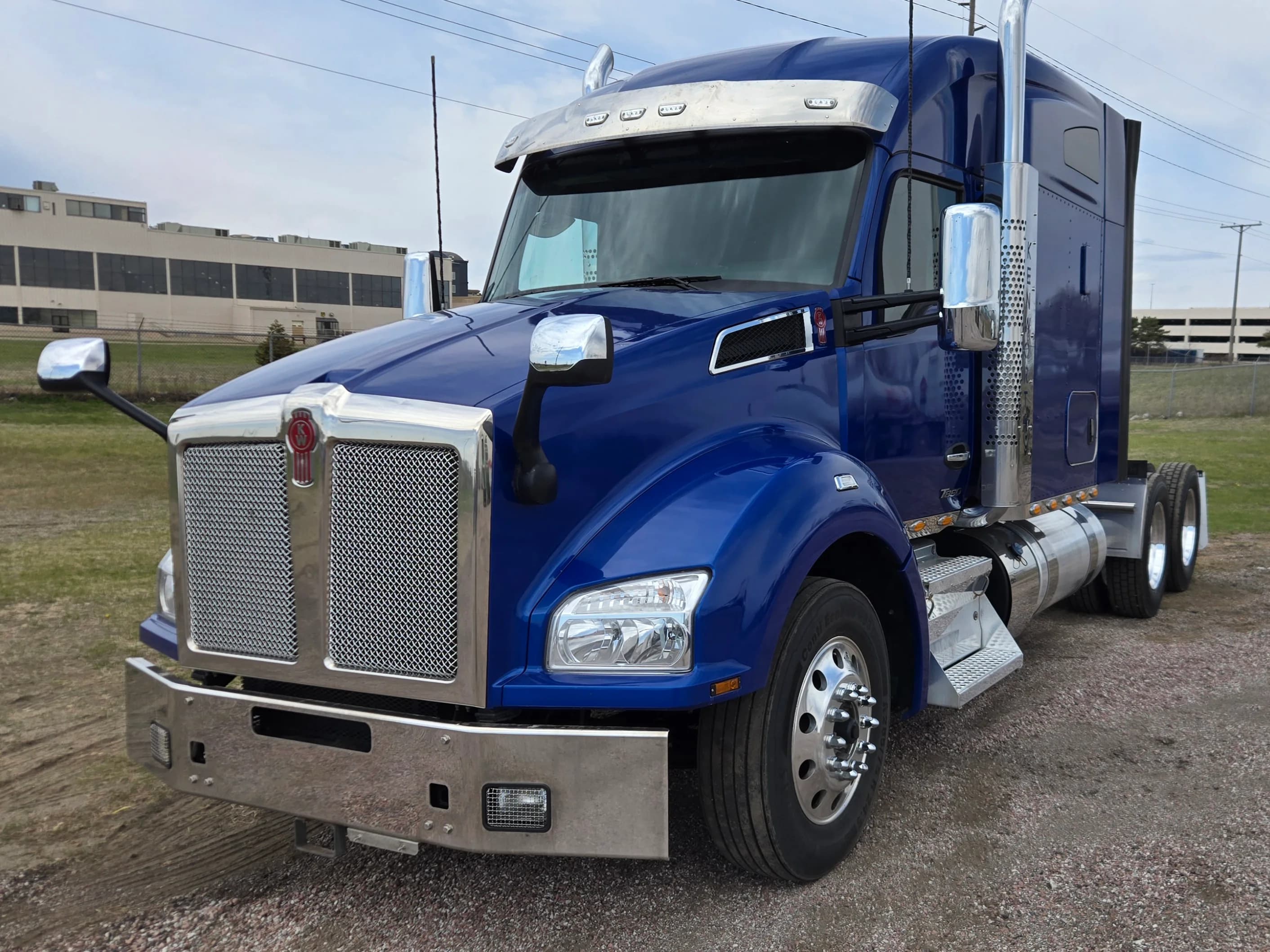 2023 Kenworth T880