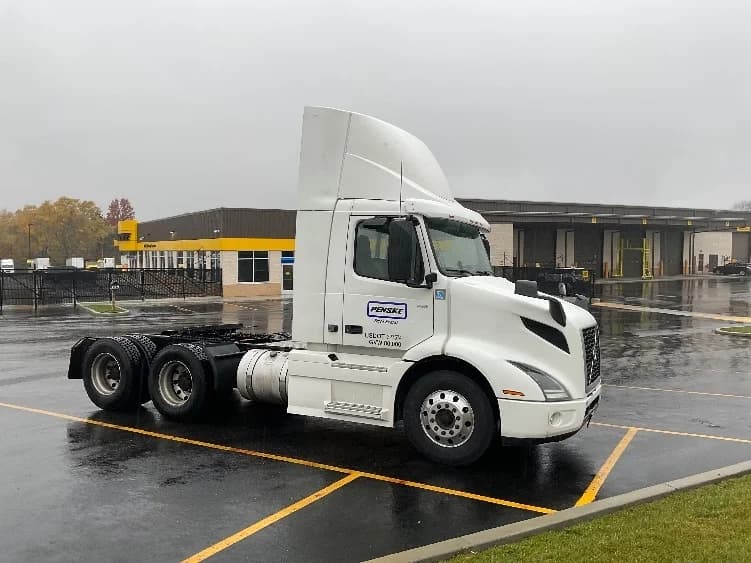 2020 Volvo VNR 640