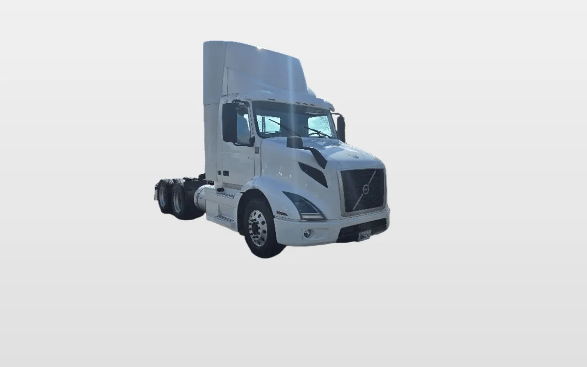 2021 Volvo VNR 640 — photo 1