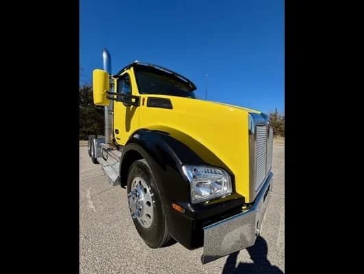2023 Kenworth T880