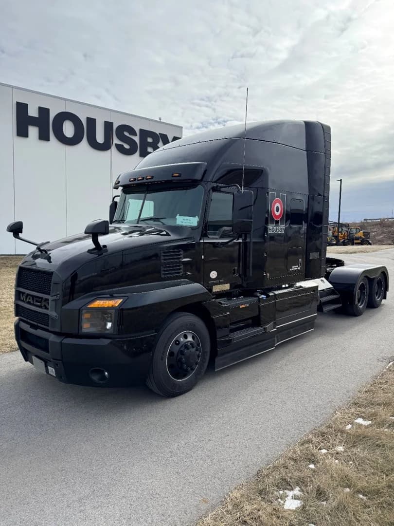 2023 MACK AN64T - USED TRUCKS SLEEPER