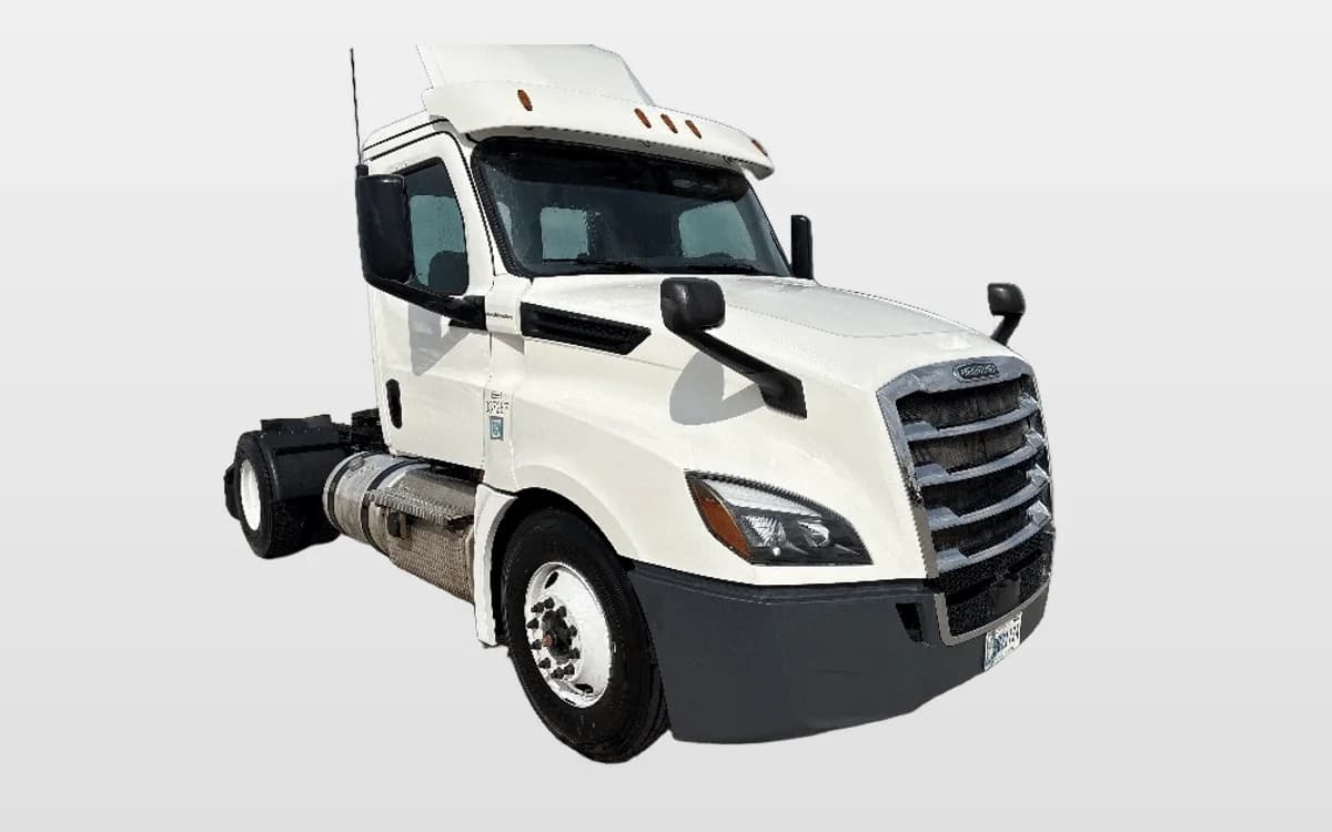 2020 Freightliner Cascadia — photo 1