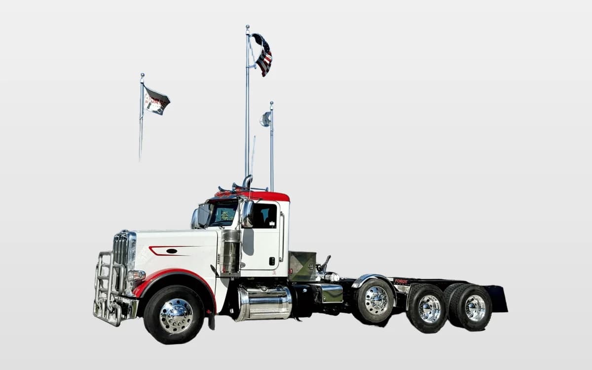 2023 Peterbilt 389 — photo 1