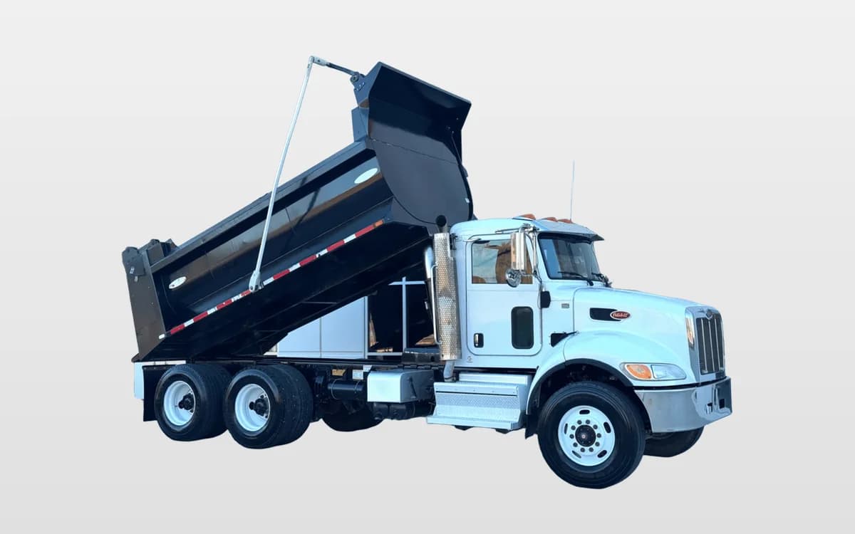 2018 Peterbilt 348 — photo 1