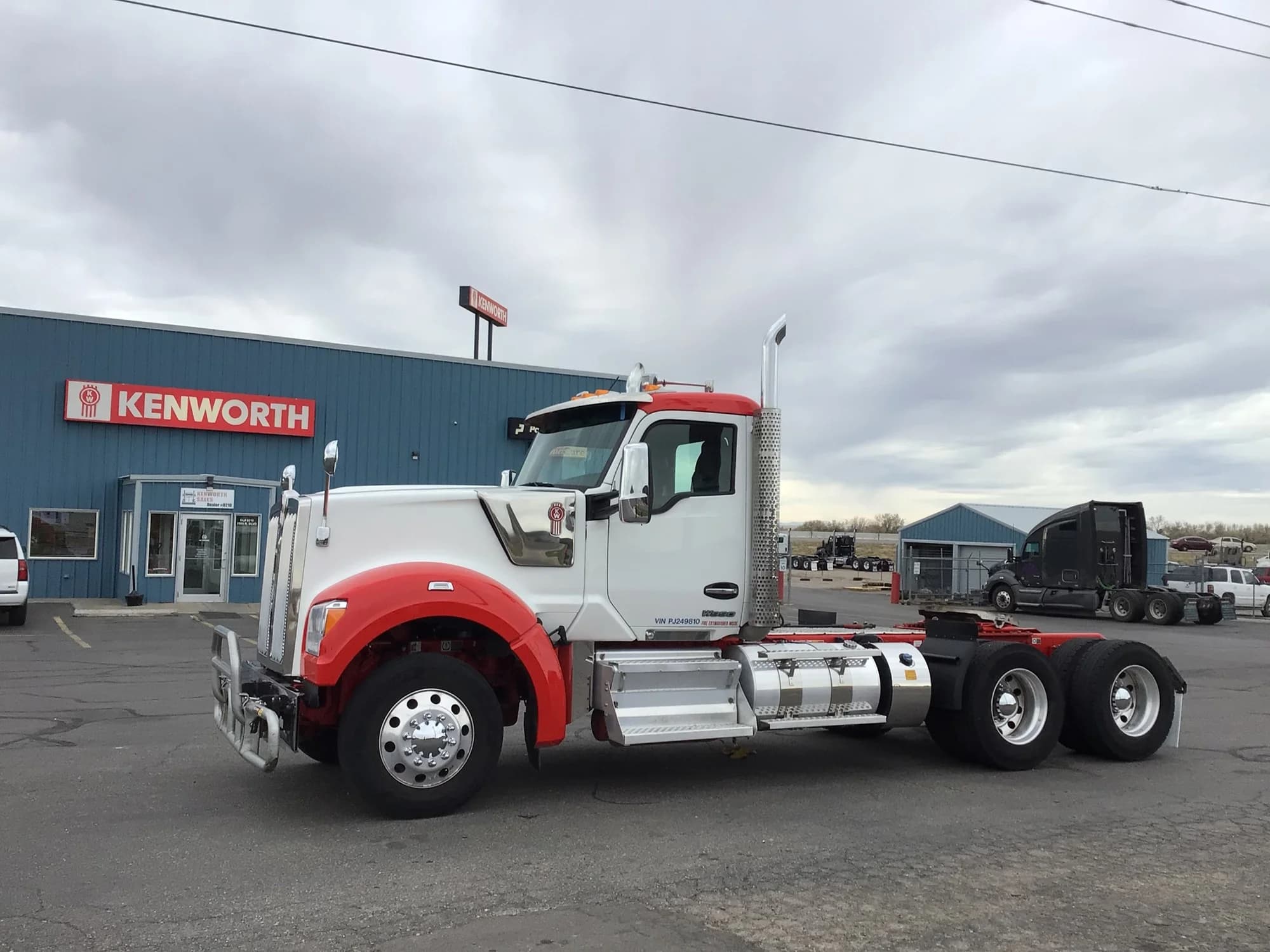 2023 Kenworth W990