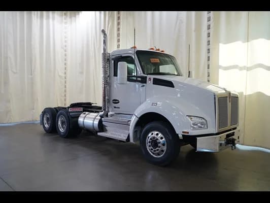 2027 Kenworth T880