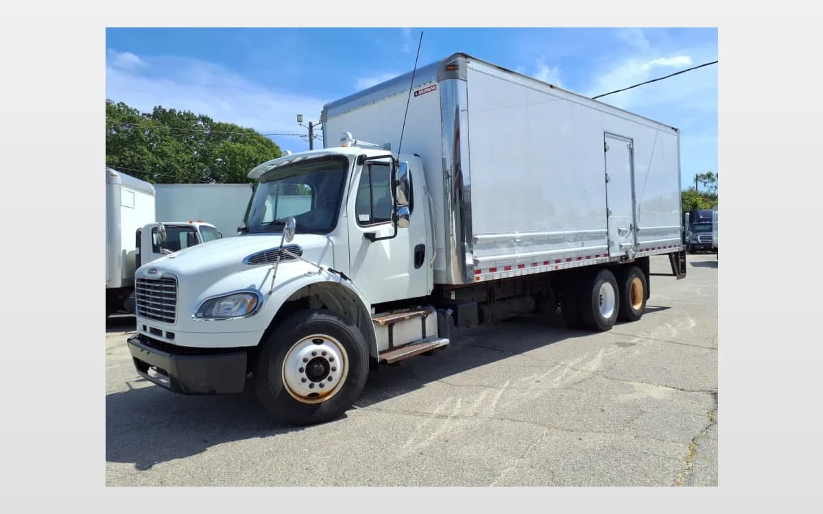 2016 Freightliner M2 106 — photo 1