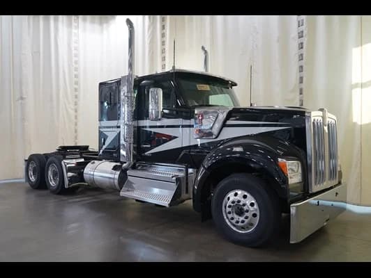 2027 Kenworth W990