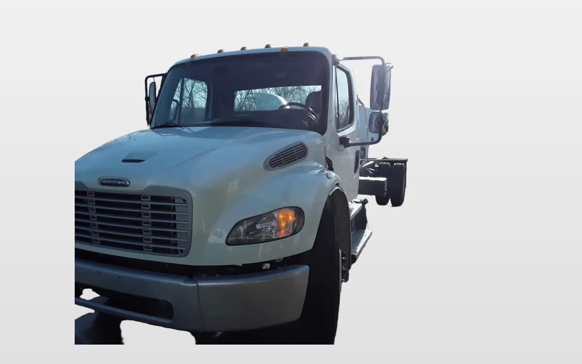 2020 Freightliner M2 106 — photo 1