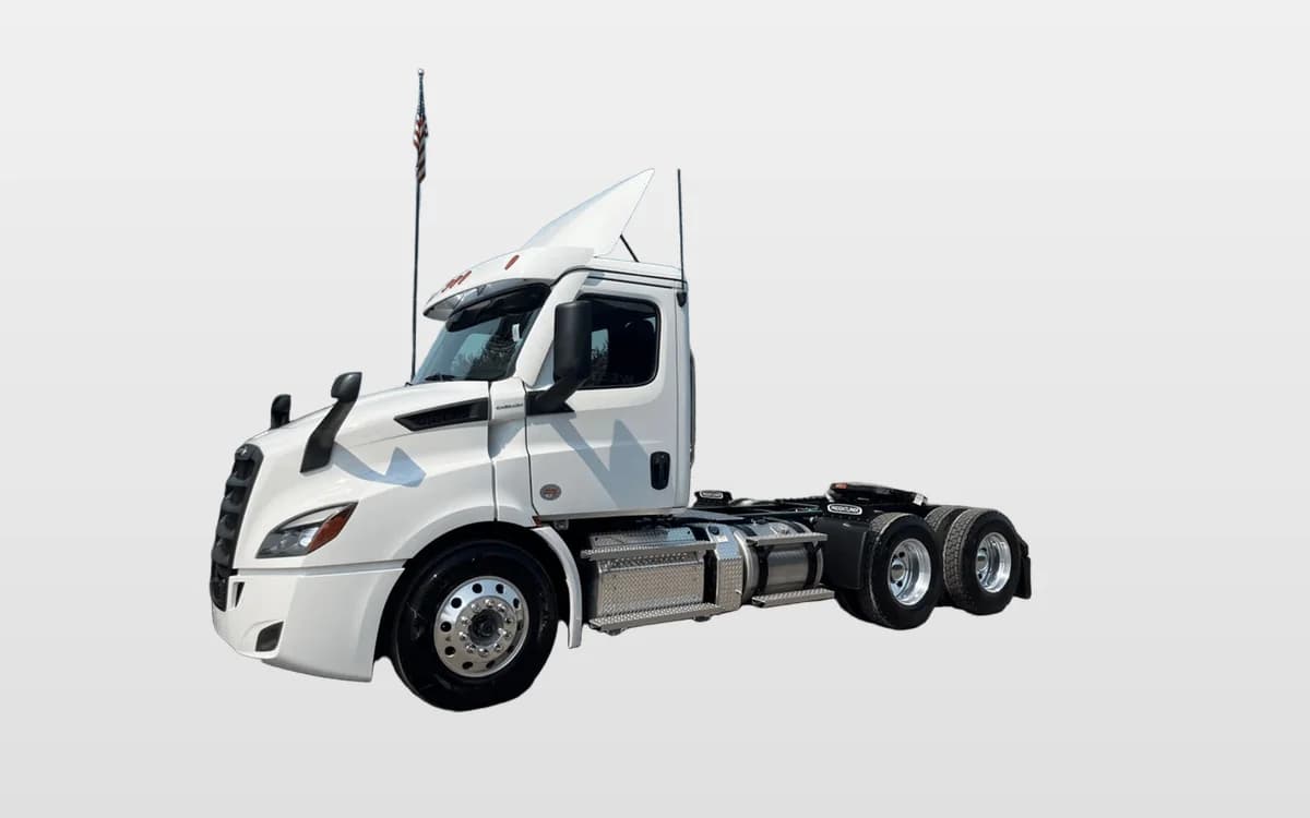 2025 Freightliner Cascadia — photo 1