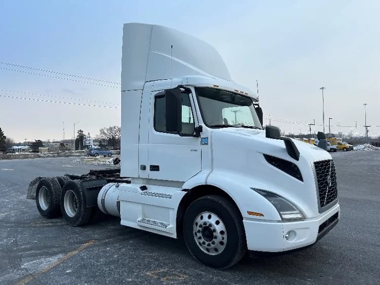 2021 Volvo VNR 640