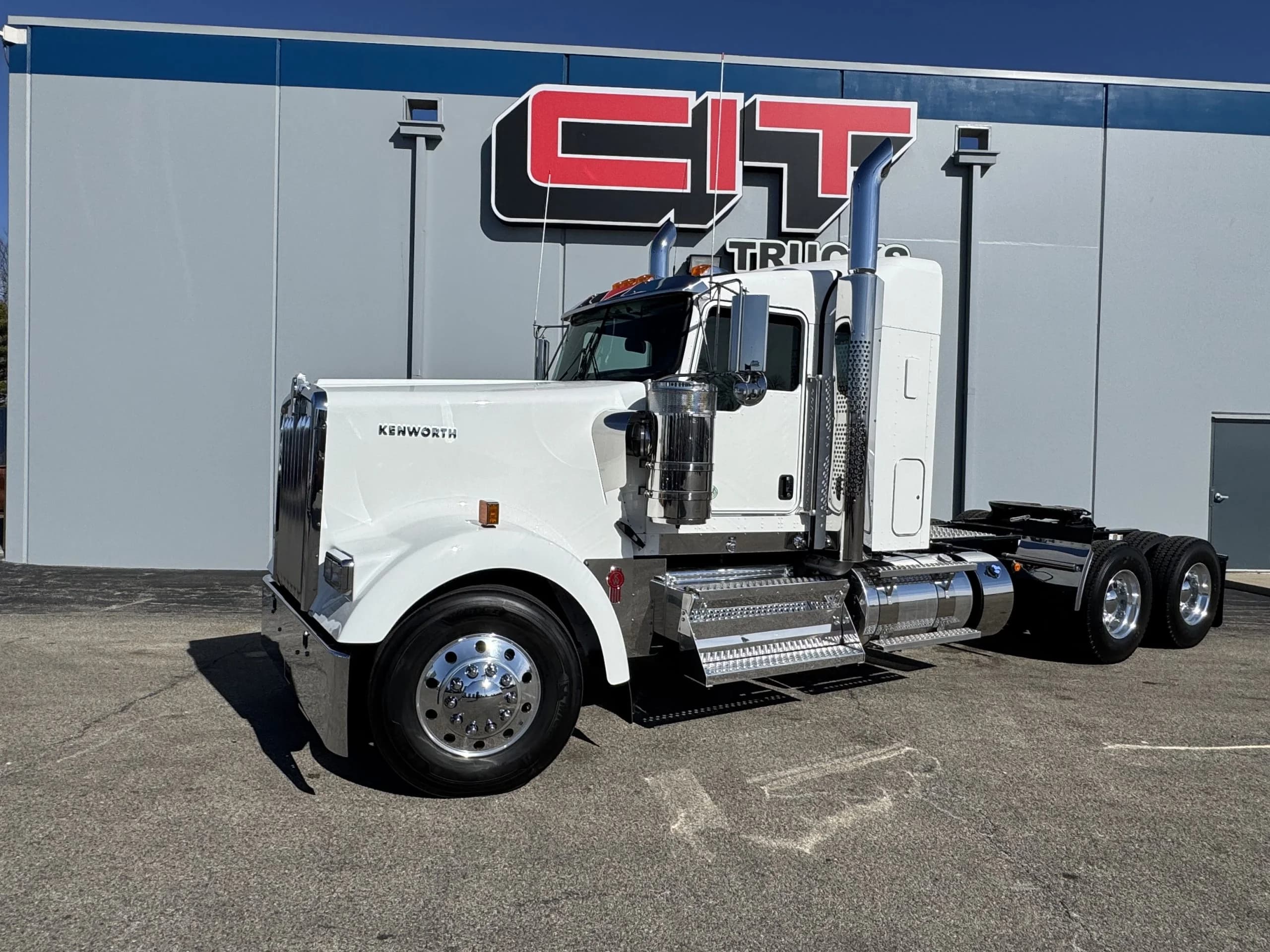 2027 Kenworth W900