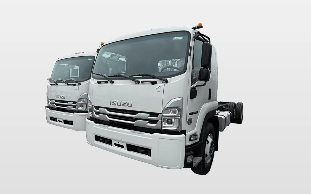 2025 Isuzu FVR — photo 1