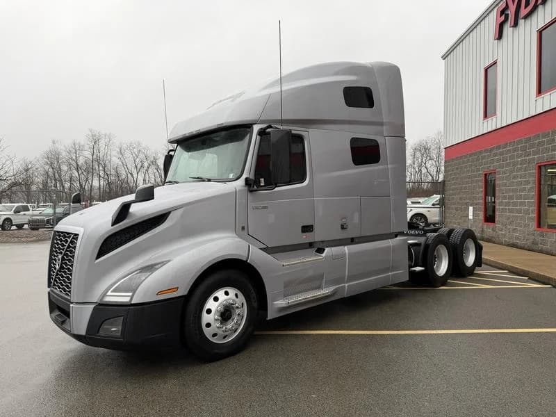 2022 Volvo VNL 760
