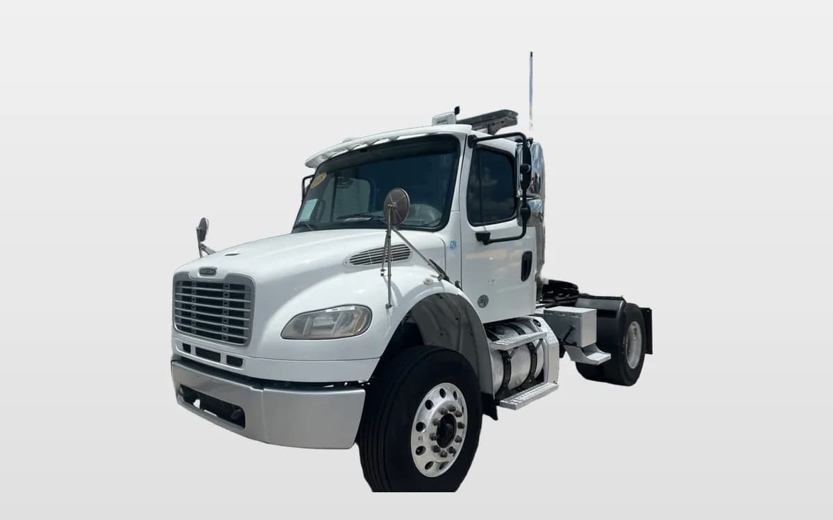 2018 Freightliner M2 106 — photo 1