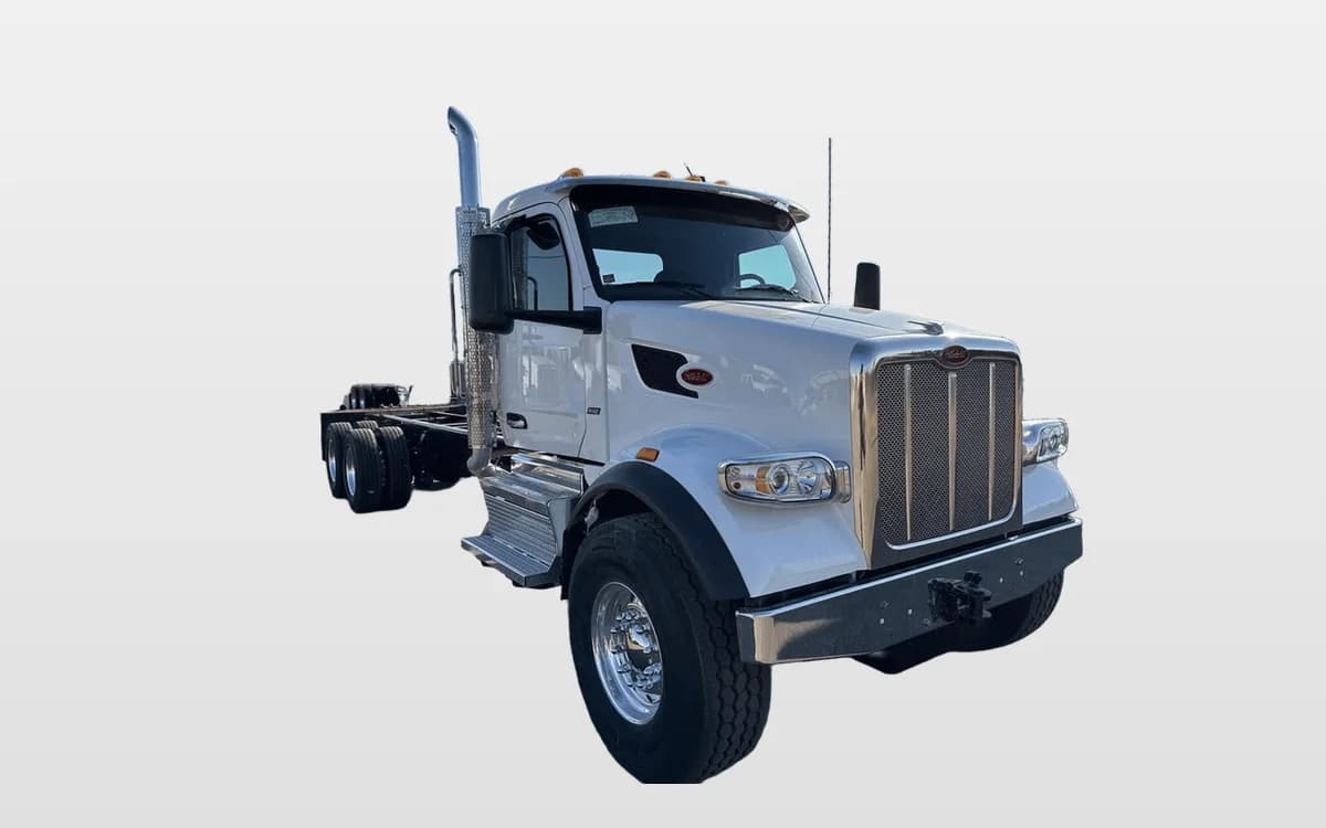 2025 Peterbilt 567 — photo 1