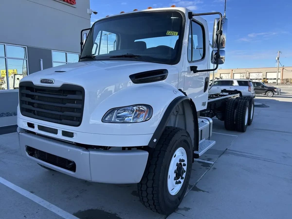 2025 Freightliner M2 106