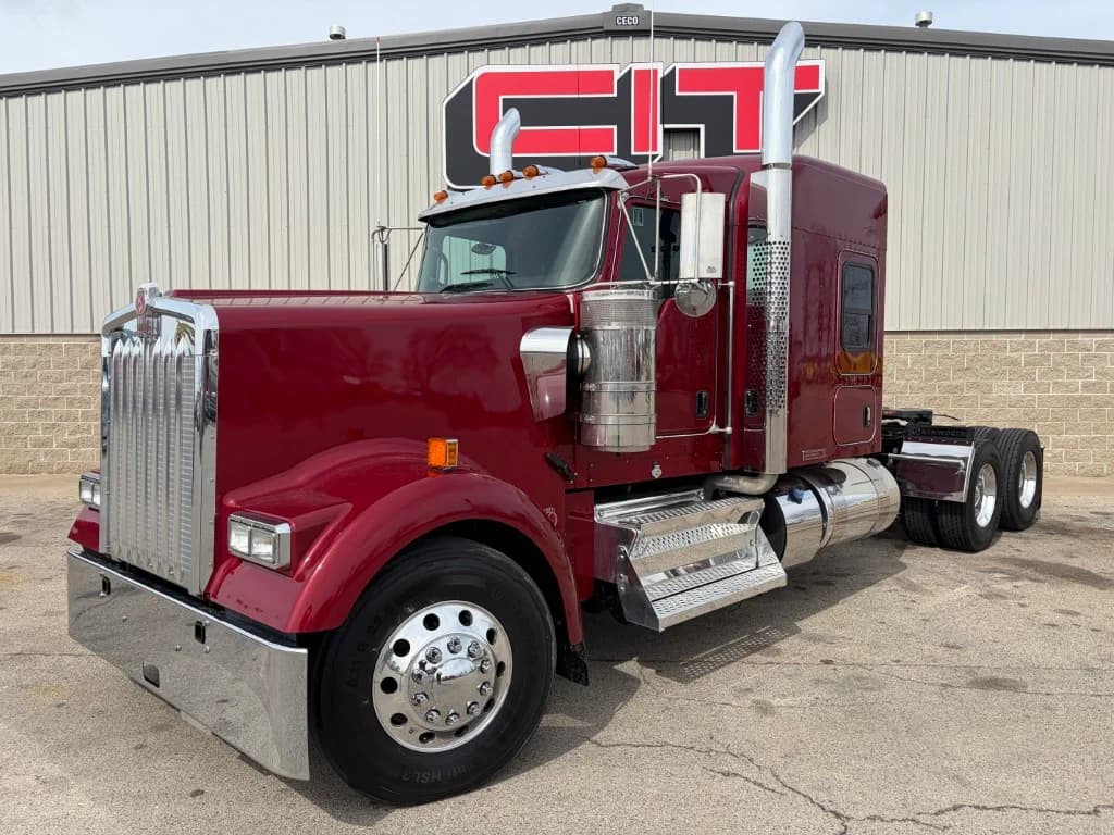 2027 Kenworth W900