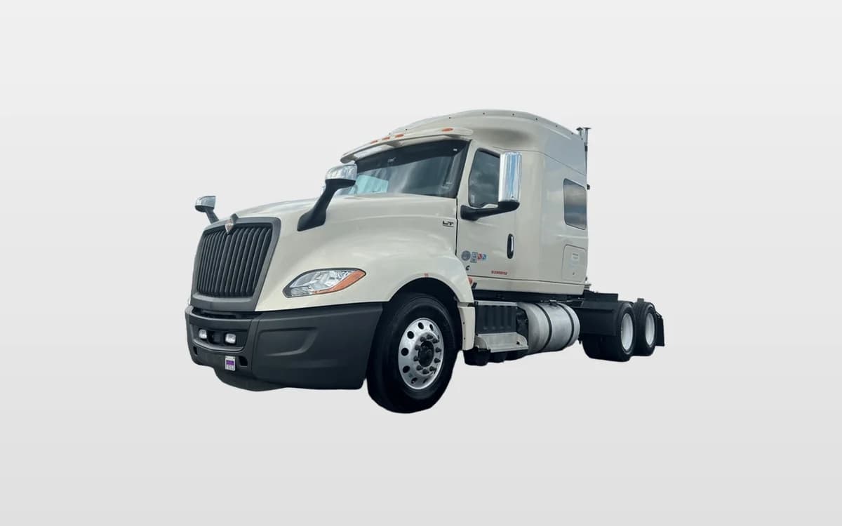 2022 International LT — photo 1