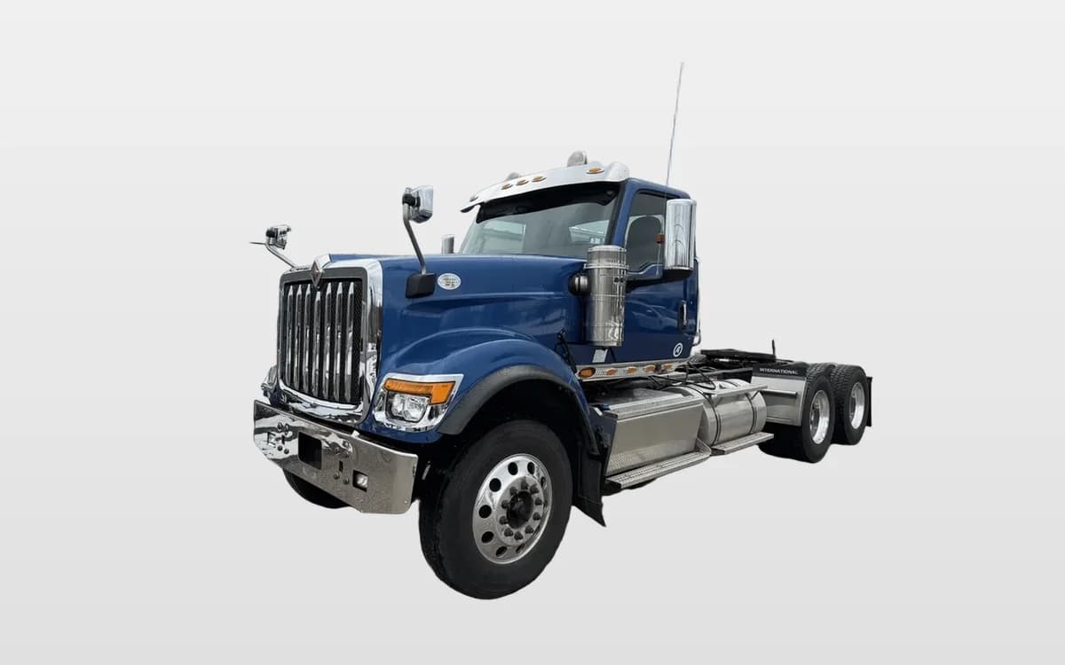 2022 International HX — photo 1