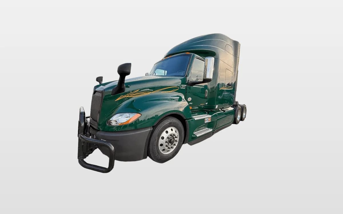 2023 International LT — photo 1