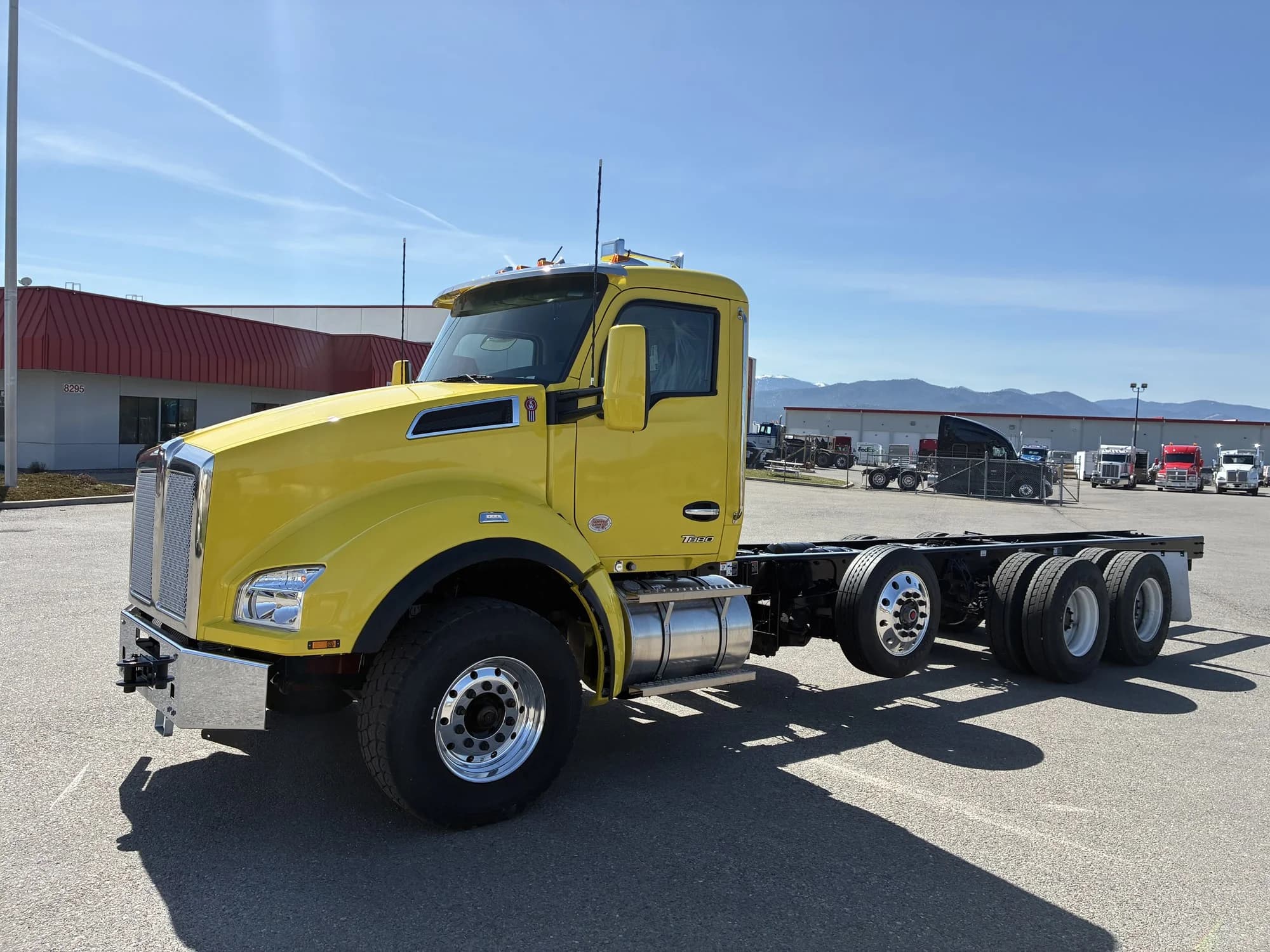 2025 Kenworth T880