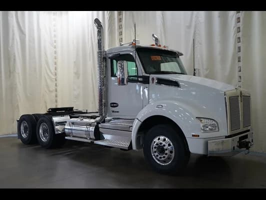 2027 Kenworth T880