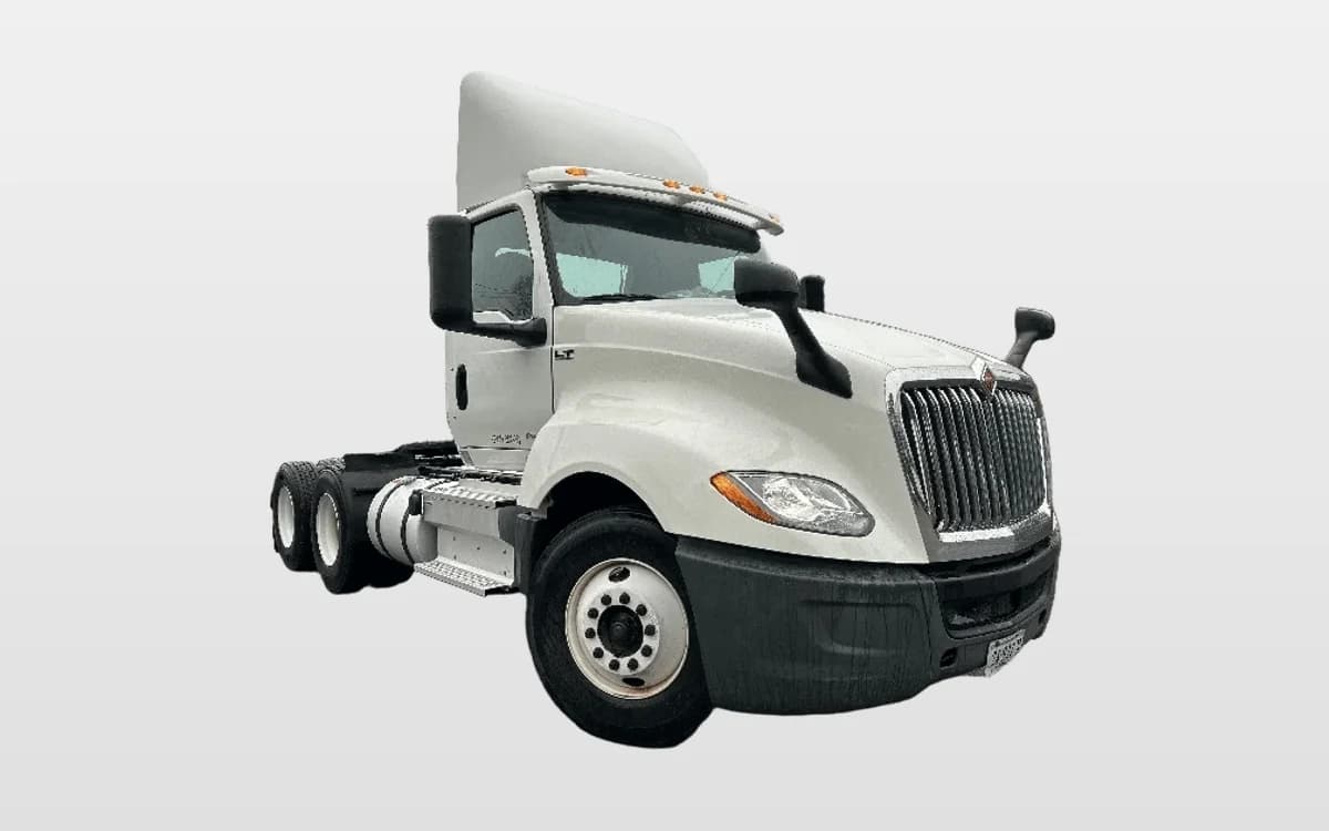 2019 International LT — photo 1