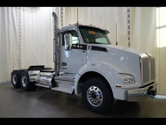 2027 Kenworth T880