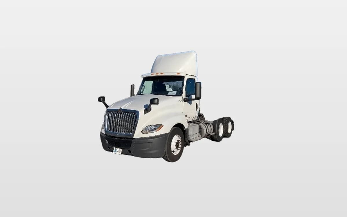 2018 International LT — photo 1