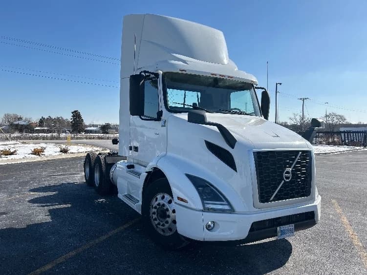 2021 Volvo VNR 640