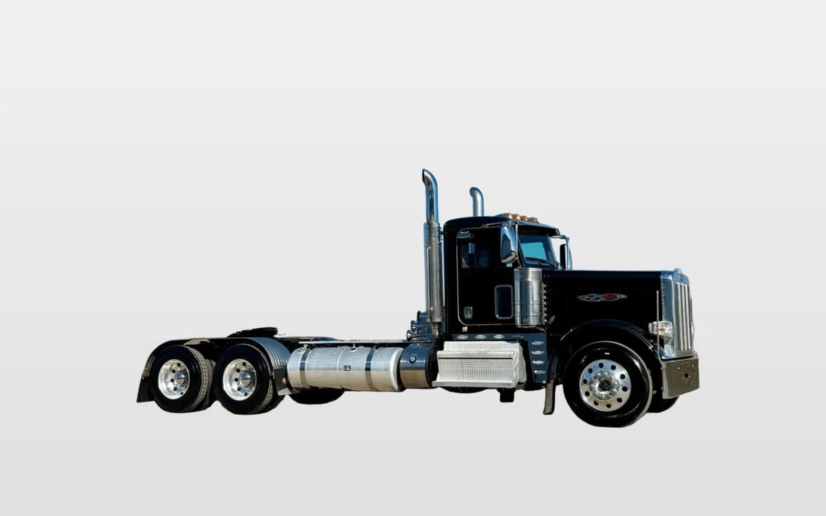2020 Peterbilt 389 — photo 1
