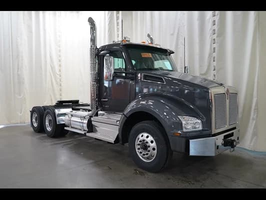 2027 Kenworth T880