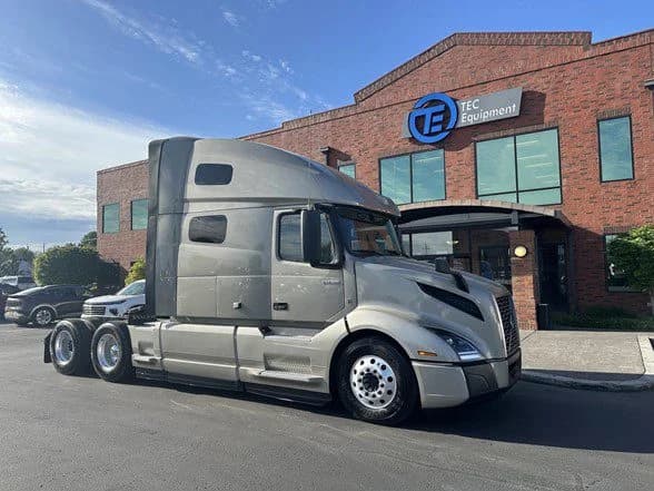 2022 Volvo VNL 760