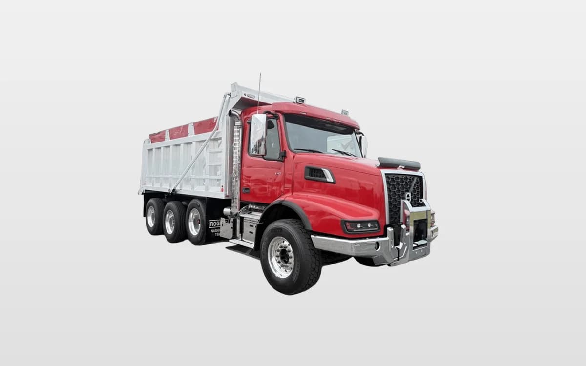 2023 Volvo — photo 1