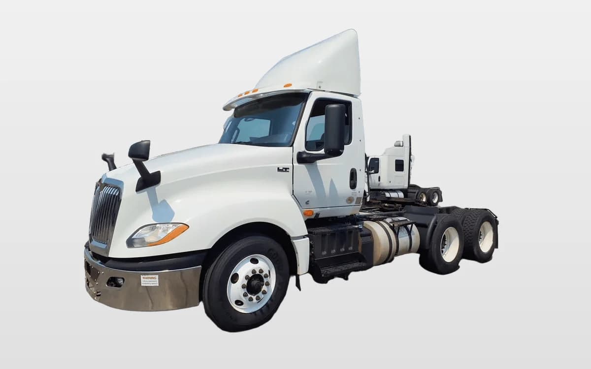 2018 International LT — photo 1