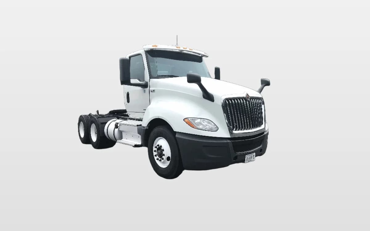 2019 International LT — photo 1