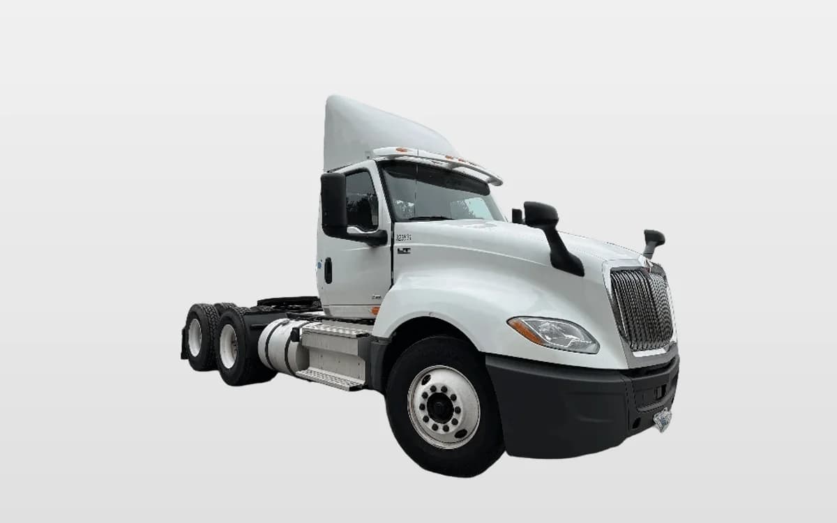 2019 International LT — photo 1