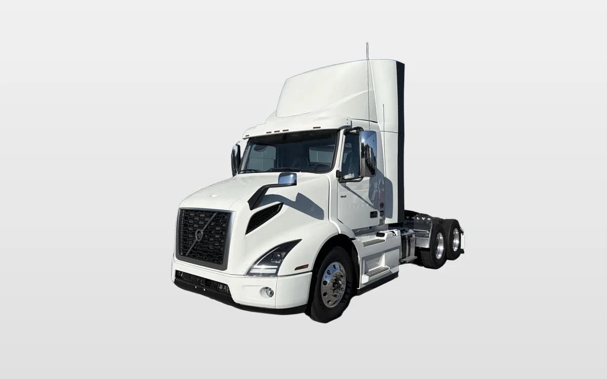 2026 Volvo VNR 640 — photo 1