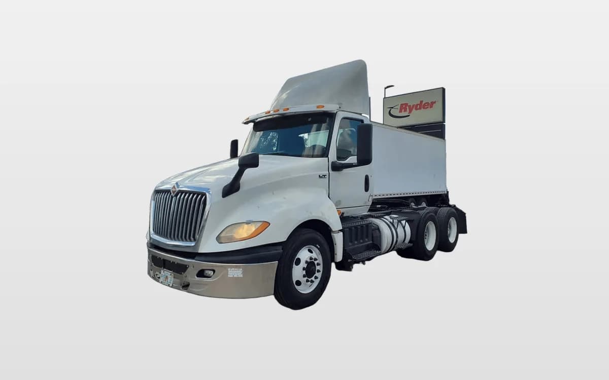 2018 International LT — photo 1